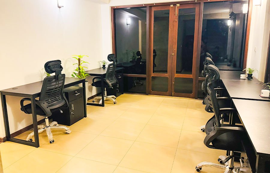 Premium Dedicated Desk - image 2